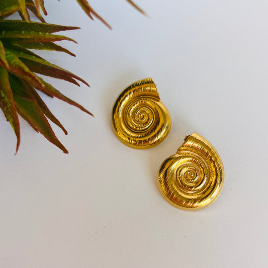 Shell Stud Earring